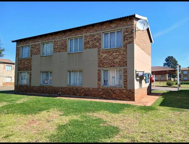 2 BEDROOM APARTMENT FOR SALE IN PROTEA GLEN